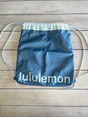 Lululemon Drawstring Heavyweight Gym Sack in Slate Blue & Cream